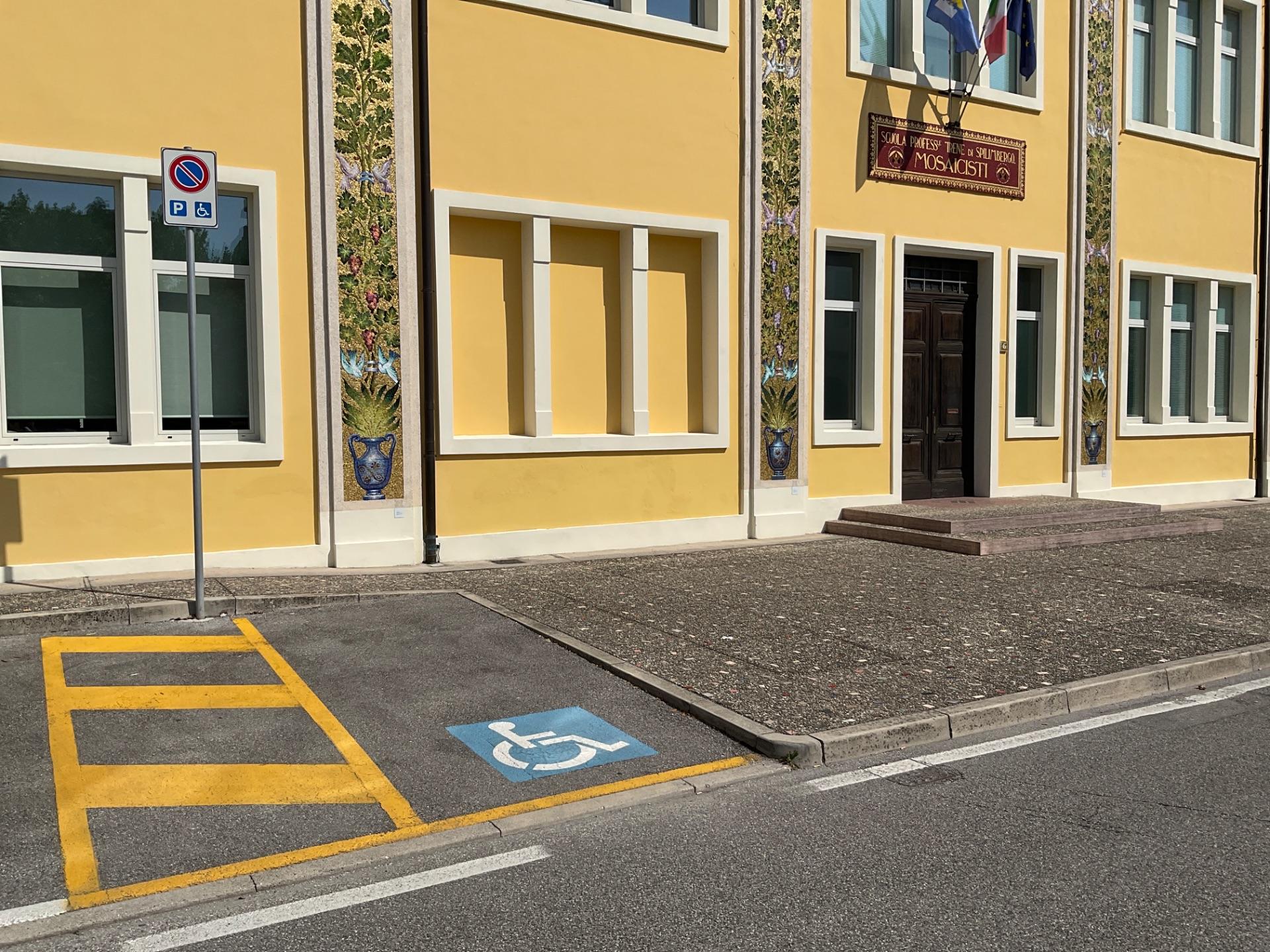 Parcheggio via Corridoni, 6