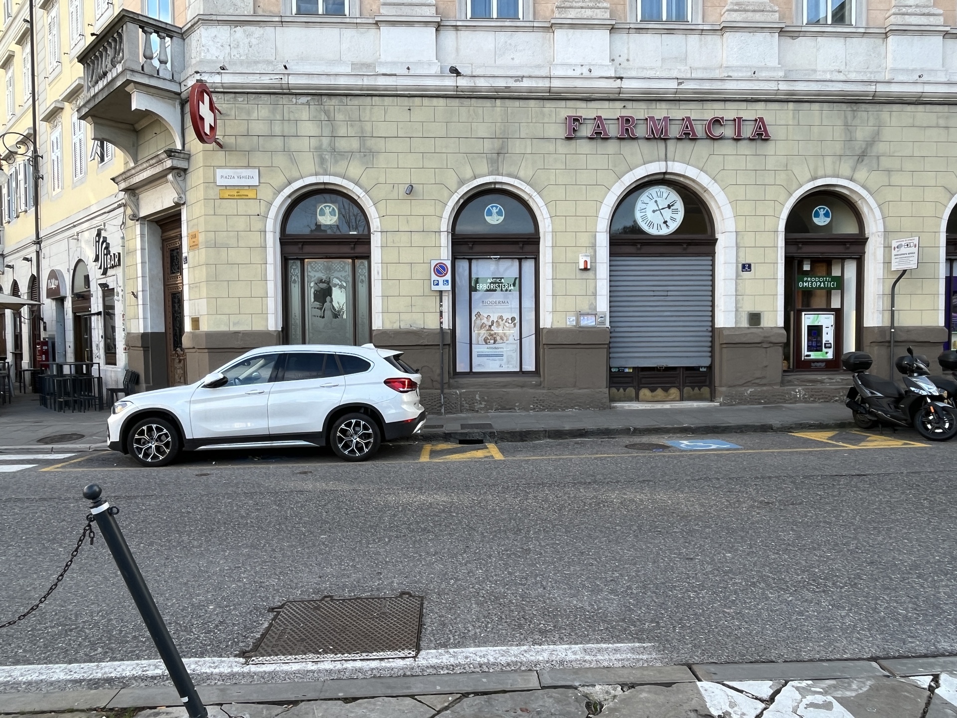 Parcheggio in piazza Venezia angolo via Torino (rif. Museo Revoltella)